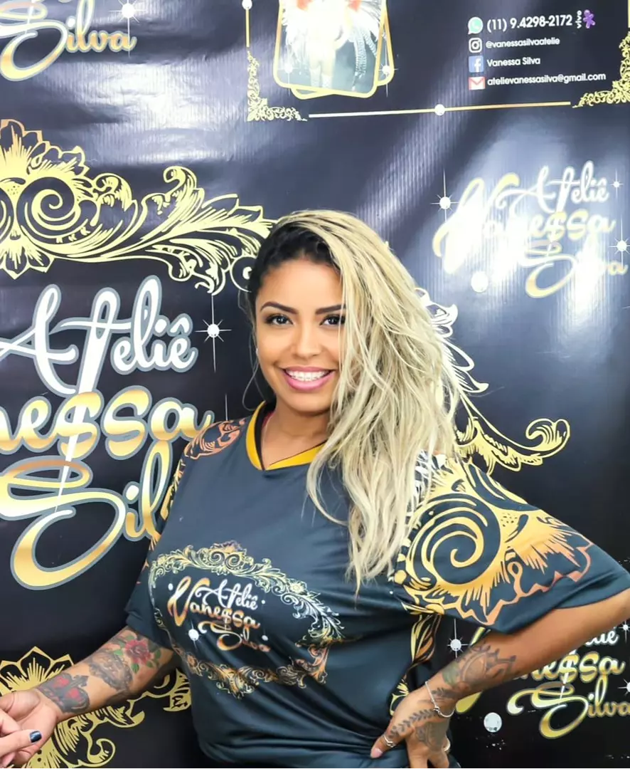 Vanessa Silva! Com 24 anos confeccionando confiança no trabalho minucioso que veste e abrilhanta as rainhas do carnaval de São Paulo